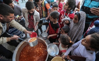 Gazzeli yoksullar iftarını &#039;Ramazan tekkesi&#039;yle açıyor