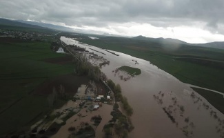 Karasu Nehri taştı, tarım arazileri sular altında kaldı
