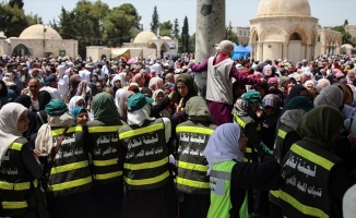 Mescid-i Aksa&#039;da Ramazan&#039;da düzeni gönüllü kadınlar sağlıyor