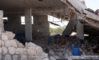 Rus uçaklarının bombardımanı İdlib’te bir aileyi yok etti