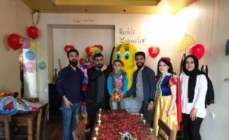 Simit satan k&uuml;&ccedil;&uuml;k Taylan&rsquo;a doğum g&uuml;n&uuml; s&uuml;rprizi