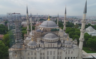 Sultanahmet Camii’nde camlar kırılarak restorasyon iskelesi kuruldu