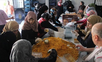 Suriyelilerin geleneksel yemeği iftar sofralarında