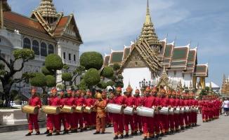 Tayland yarım milyarlık taç giyme törenine hazırlanıyor