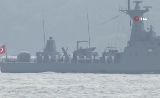 Türk savaş gemilerinden &quot;çimariva&quot; selamı