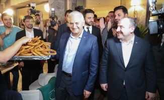 Bakan Varank&#039;ın sahur davetinde Binali Yıldırım sürprizi