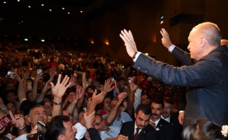 Cumhurbaşkanı Erdoğan Japonya’da Türk vatandaşlarıyla bir araya geldi