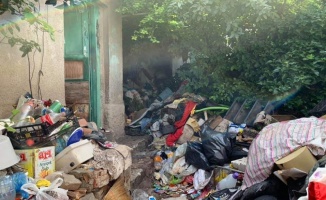 Evinden 7 kamyon &ccedil;&ouml;p &ccedil;ıktı