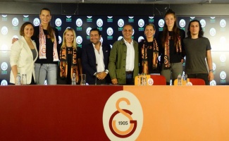 Galatasaray Kadın Voleybol Takımı’ndan 4 imza
