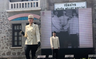 İkinci Meclis’te Atatürk Giysi Koleksiyonu Defilesi