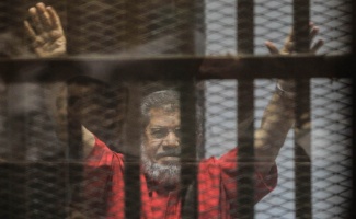İngiliz gazetesi Independent: Mursi’ye 20 dakika müdahale edilmedi