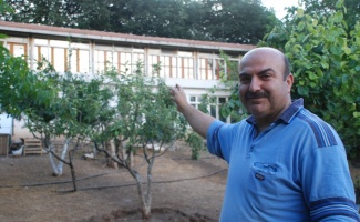 K&uuml;mes hayvanlarına iki katlı ev yaptırdı