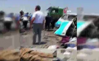 Mısır’da 2 minibüs çarpıştı: 14 ölü, 8 yaralı