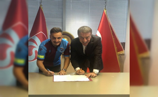 Trabzonspor, Yusuf Sarı ile 3 yıllık sözleşme imzaladı 
