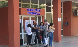 YKS sınavına geç kalınca gözyaşlarına boğuldu