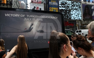15 Temmuz New York&#039;ta dijital ekranlı kamyonetle anlatıldı