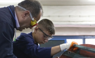 Binlerce mesleki eğitim merkezi öğrencisine lise diploması imkanı