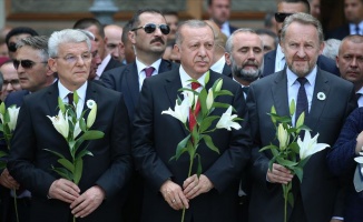 Erdoğan, Srebrenitsa Soykırımı kurbanları anısına düzenlenen geçit törenine katıldı