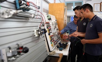 MEB, meslek lisesi öğretmenlerinin iş başı eğitiminde hedef büyüttü