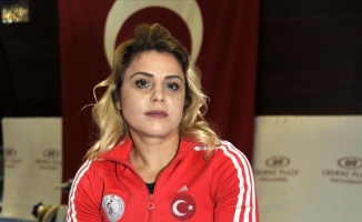 Milli sporcu Nazmiye Muratlı&#039;dan gümüş madalya