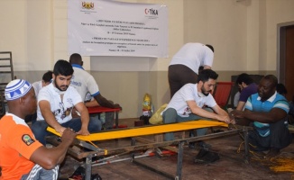 Nijerli gençler ve TİKA gönüllüleri el sanatları atölyesinde buluştu