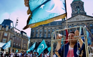 Uygur Türkleri Hollanda&#039;da Çin&#039;i protesto etti