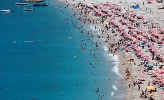 Antalya&#039;ya 193 ülkeden 8 milyon turist geldi