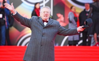 Jirinovski, siyasi hayatında kendisine uğur getiren şapkasını Türkiye&#039;den almış