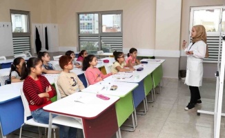 Bağcılar Bilgi Evleri&#039;ne bir haftada 6 bin 706 öğrenci kayıt yaptırdı