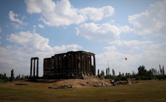 'İkinci Efes'te' Roma hamamı kalıntıları gün yüzüne çıkarıldı