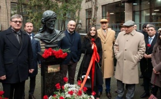 Azerbaycan&#039;ın dünyaca ünlü şairi İmadeddin Nesimi&#039;nin Moskova&#039;da anıtı açıldı