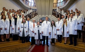 Yeni tasarlanan öğretmen önlüklerinin tanıtımı yapıldı