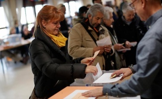 İspanya'da seçim sonuçları hükümet kurulmasını zorlaştırıyor