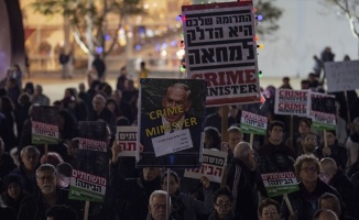 İsrail'in son bir yılına koalisyon krizi ve Netanyahu hakkındaki yolsuzluk iddiaları damga vurdu