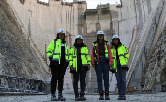 Türkiye'nin en yüksek baraj inşaatına 'kadın eli'