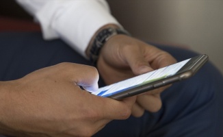 Üniversiteliler interneti &#039;yalnız&#039; oldukları için kullanıyor