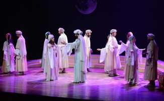 Ankara Devlet Tiyatrosu Malatya&#039;da &#039;Leyla ile Mecnun&#039; oyununu sahneledi