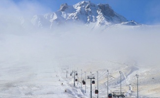 Erciyes Kayak Merkezi&#039;nde kar kalınlığı 20 santimetreye ulaştı