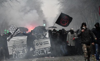 Fransa’daki genel grev üçüncü gününde