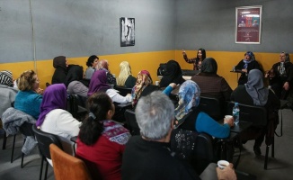 Hastalar &#039;Parkinson Okulu&#039;nda birlikte mücadele ediyor