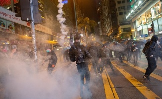 Hong Kong&#039;da protestolar Noel akşamında da devam etti