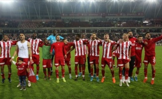 Lider Sivasspor&#039;un şampiyonluk yürüyüşü Sivaslıları heyecanlandırdı