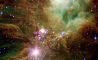 NASA&#039;nın Spitzer Teleskobu Yılbaşı Ağacı Yıldız Kümesi&#039;ni fotoğrafladı