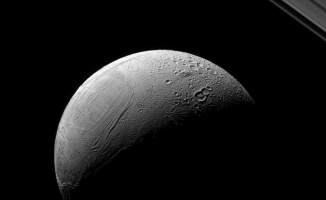 Satürn&#039;ün uydusu Enceladus&#039;taki &#039;kaplan sırtı deseni&#039; nin sırrı çözüldü