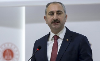 Adalet Bakanı Gül: Yargı hiçbir yerden ve kimseden emir almaz