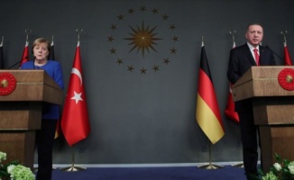 Almanya Başbakanı Merkel: İdlib&#039;ten kaçanlar için maddi katkıya hazırız