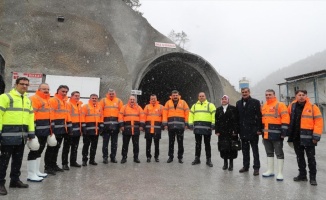 Bakan Varank, yeni Zigana Tüneli inşaatında incelemelerde bulundu