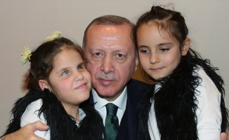 Cumhurbaşkanı Erdoğan görme engelli öğrencileri kabul etti