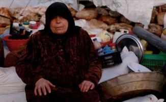 Evsiz kalan İdlibli anneanne &#039;ölümü uçak sesine tercih ediyor&#039;