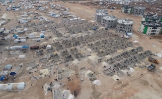 İHH İdlib&#039;de briket ev inşasına başladı